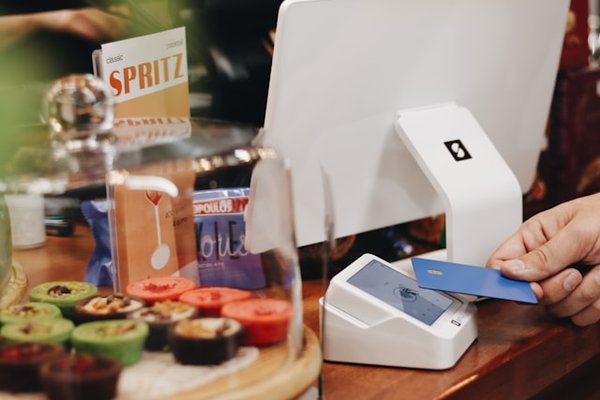 Comment les algorithmes de recommandation peuvent-ils améliorer l'expérience utilisateur sur les sites de e-commerce?